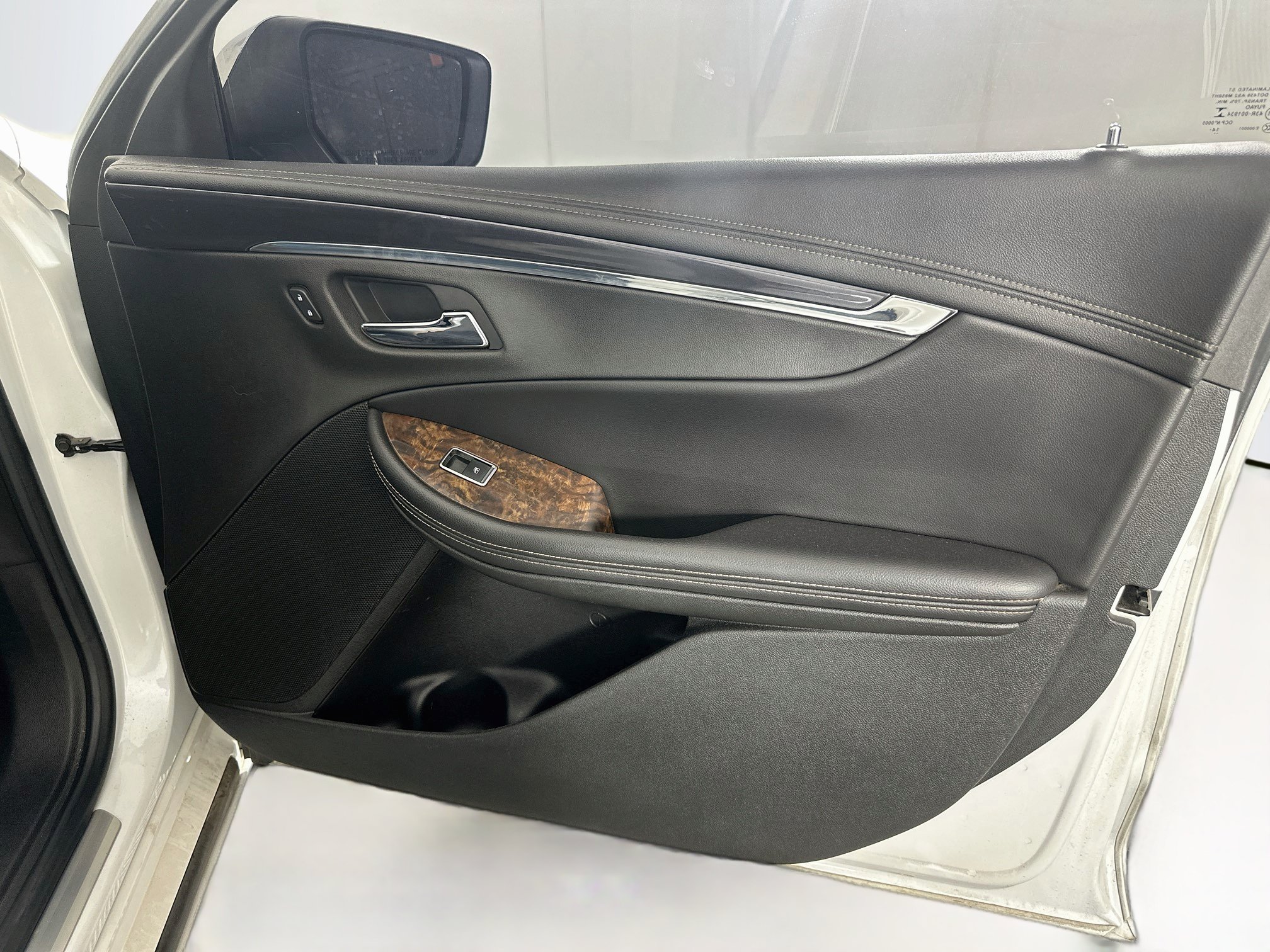 Used 2015 Chevrolet Impala LTZ FWD image 30