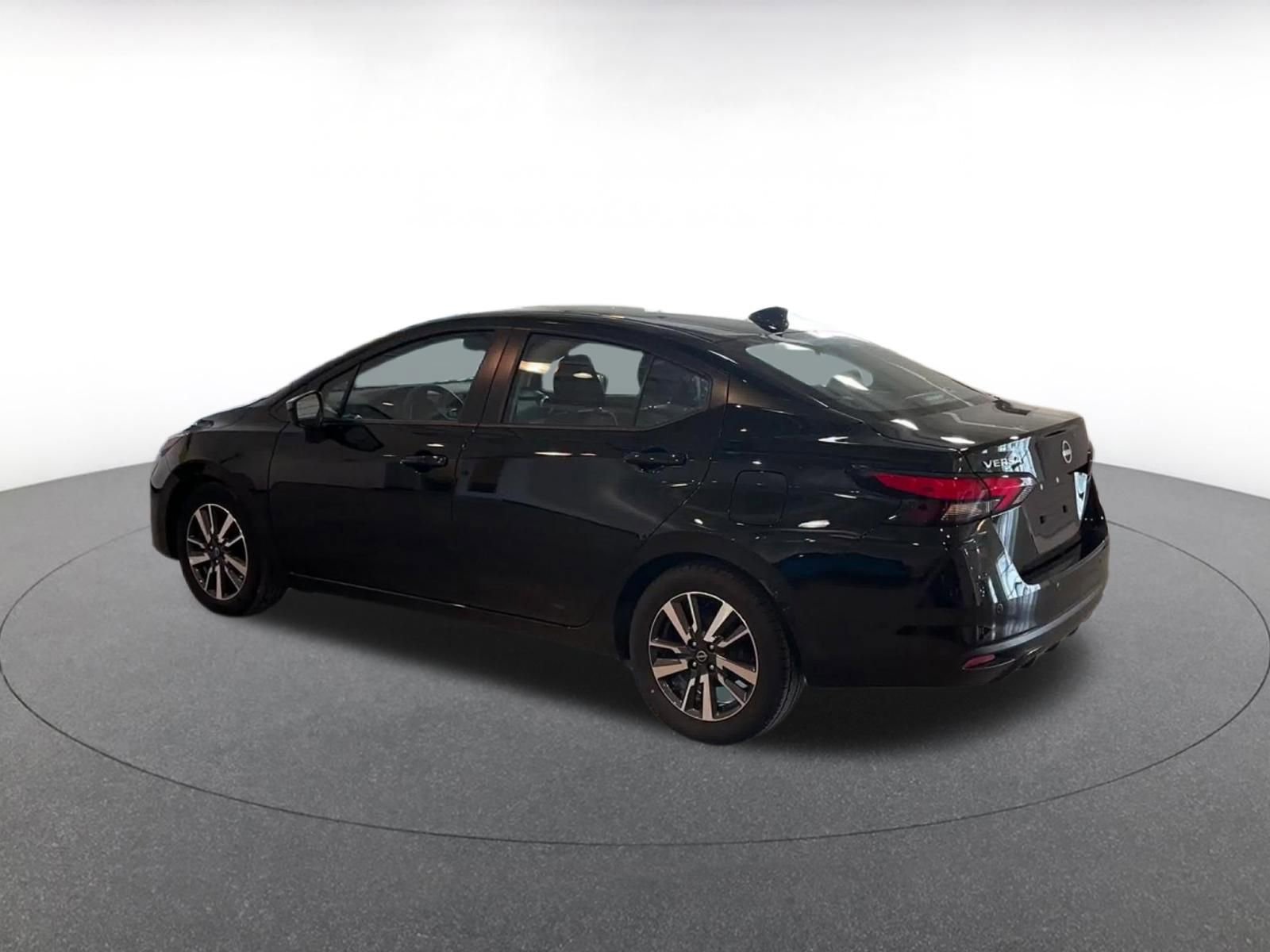 Used 2025 Nissan Versa SV image 10