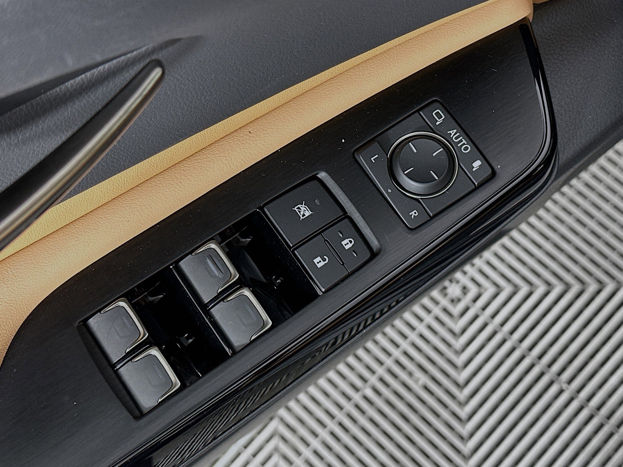 Used 2025 Lexus ES 300h ES 300h w/ Premium Package image 18