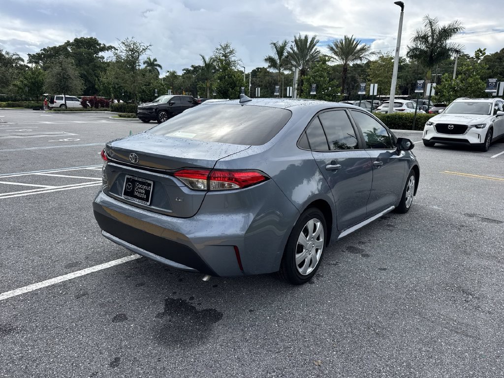 Used 2020 Toyota Corolla LE FWD image 3