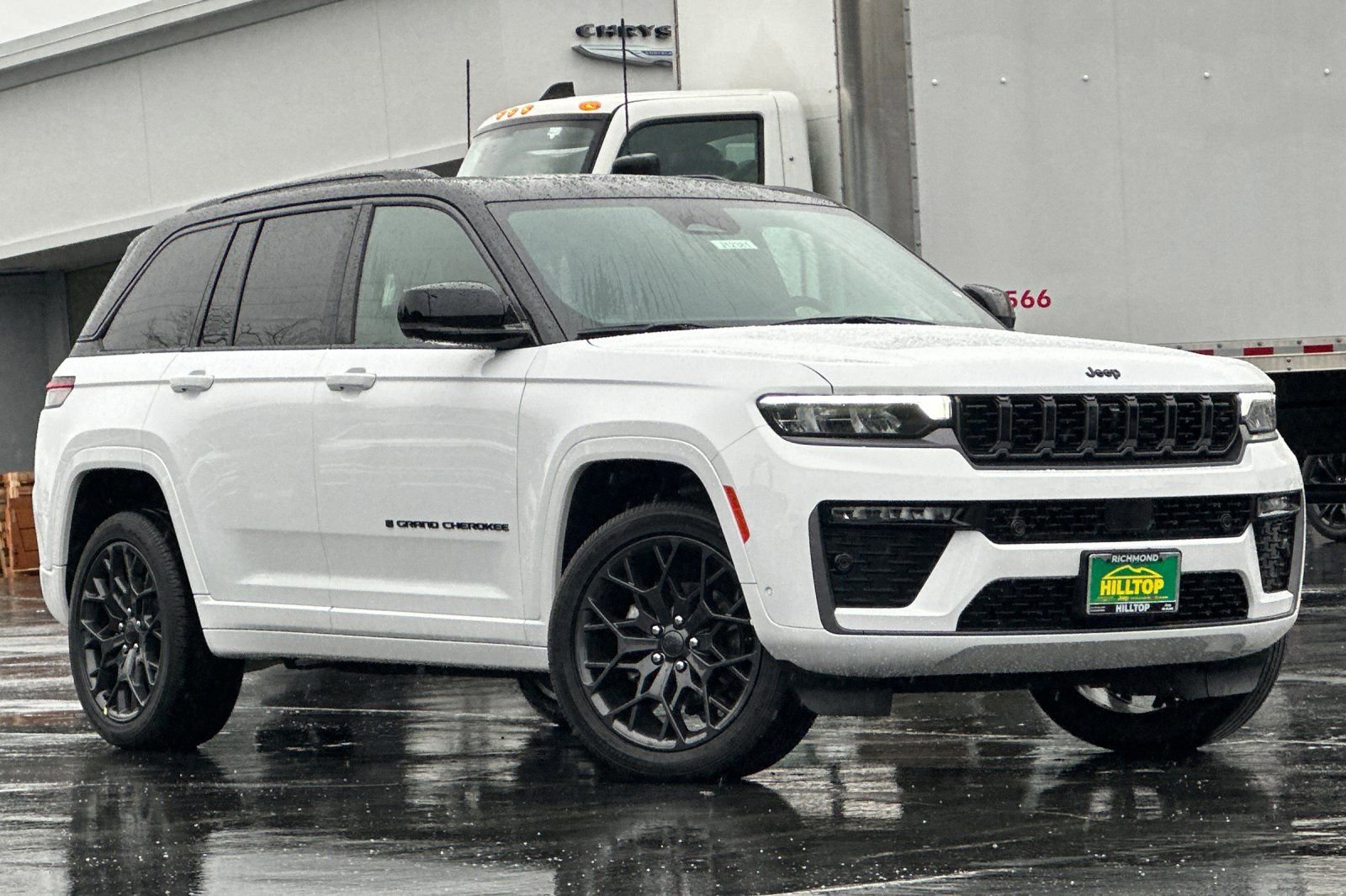 New 2026 Jeep Grand Cherokee Summit image 2