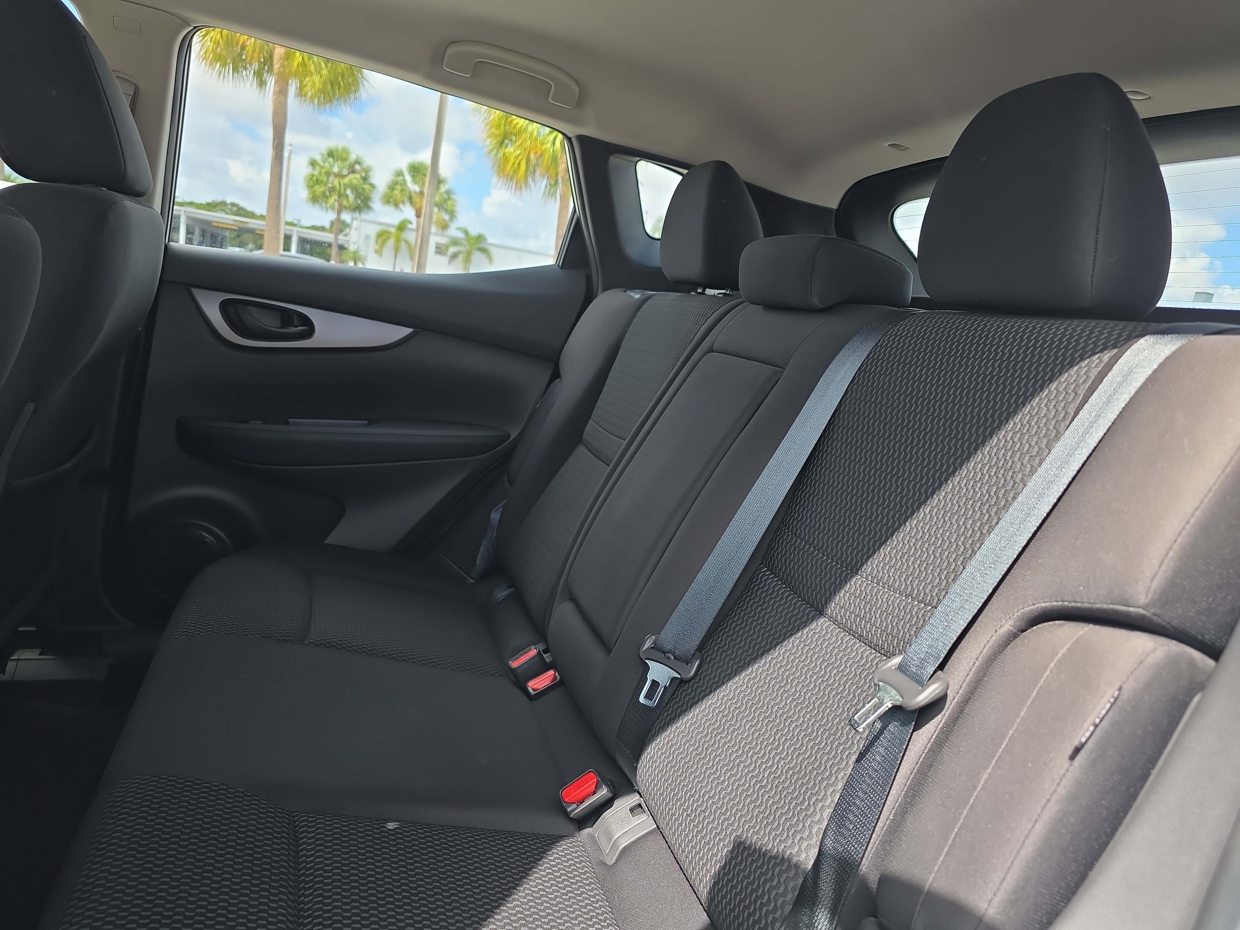 Used 2020 Nissan Rogue Sport S image 14