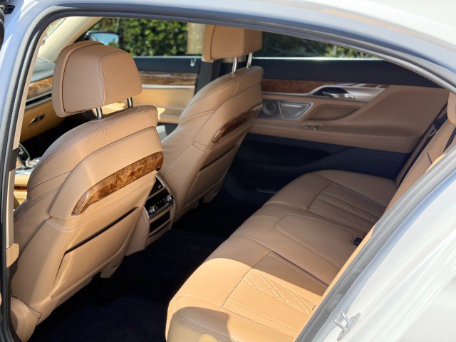 Used 2018 BMW 750i RWD image 29