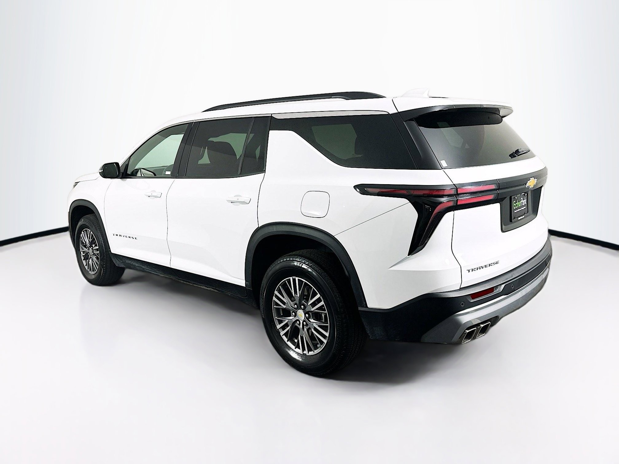 Used 2025 Chevrolet Traverse LT image 5