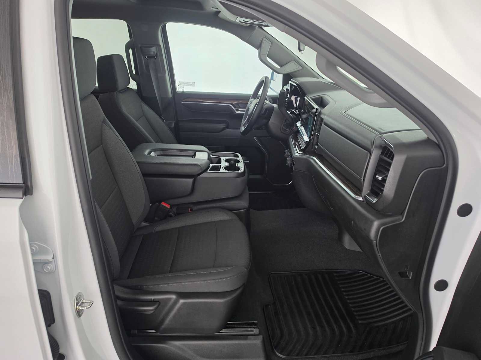 Used 2024 Chevrolet Silverado 1500 LT AWD/4WD image 10