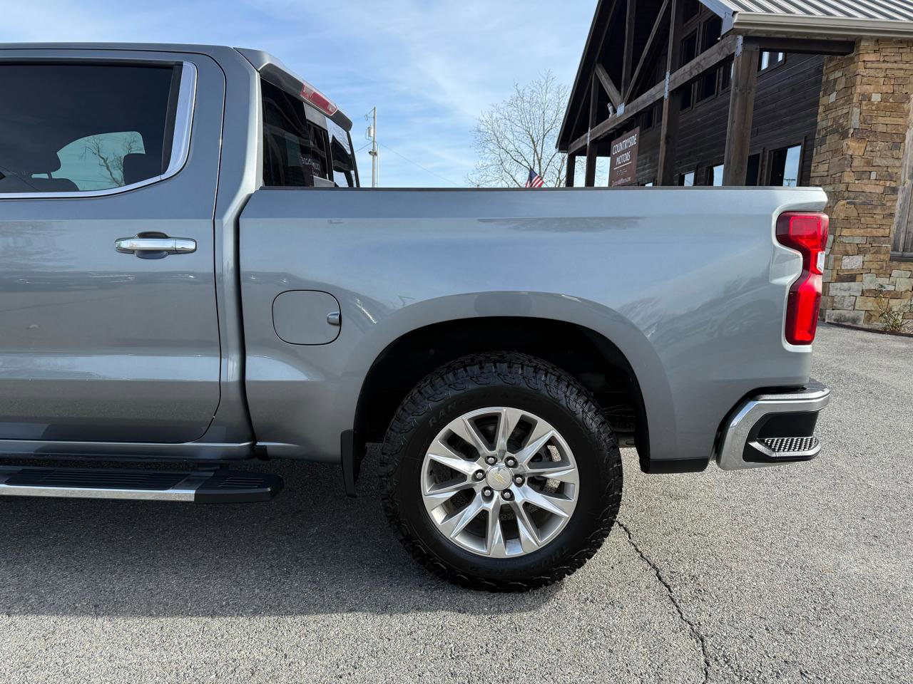 Used 2021 Chevrolet Silverado 1500 LTZ AWD/4WD image 37