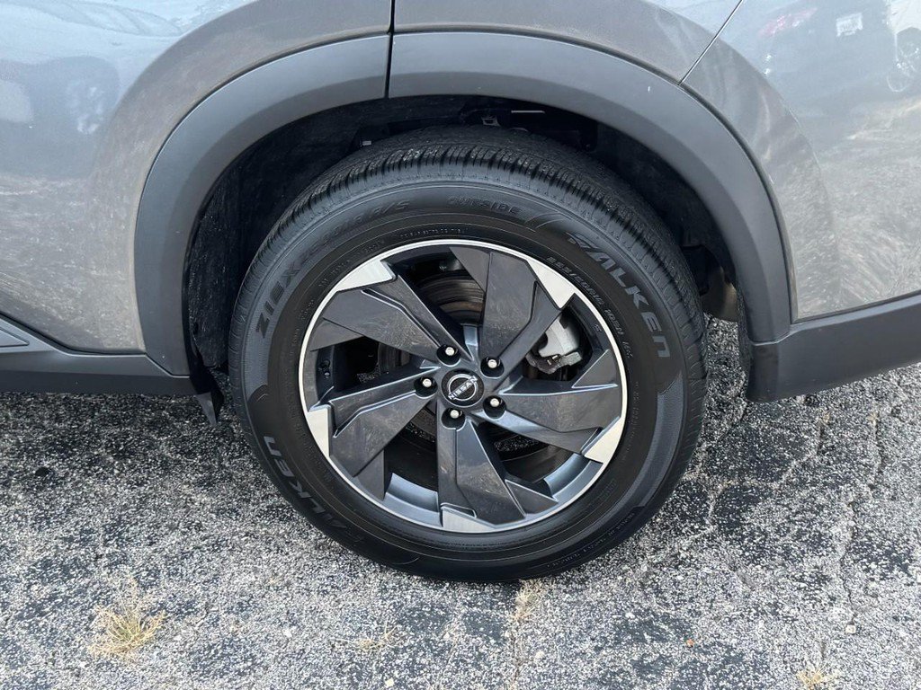 Used 2025 Nissan Rogue SV FWD image 7