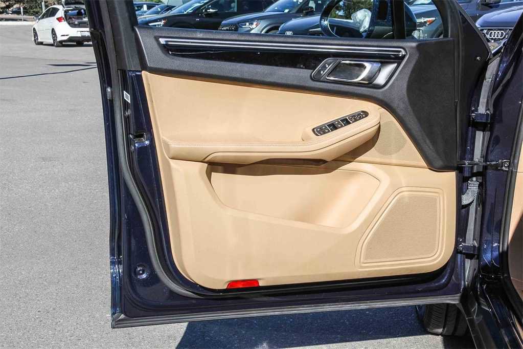 Used 2018 Porsche Macan image 21