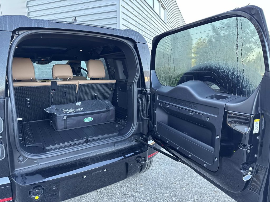 New 2026 Land Rover Defender 110 X-Dynamic SE AWD/4WD image 6