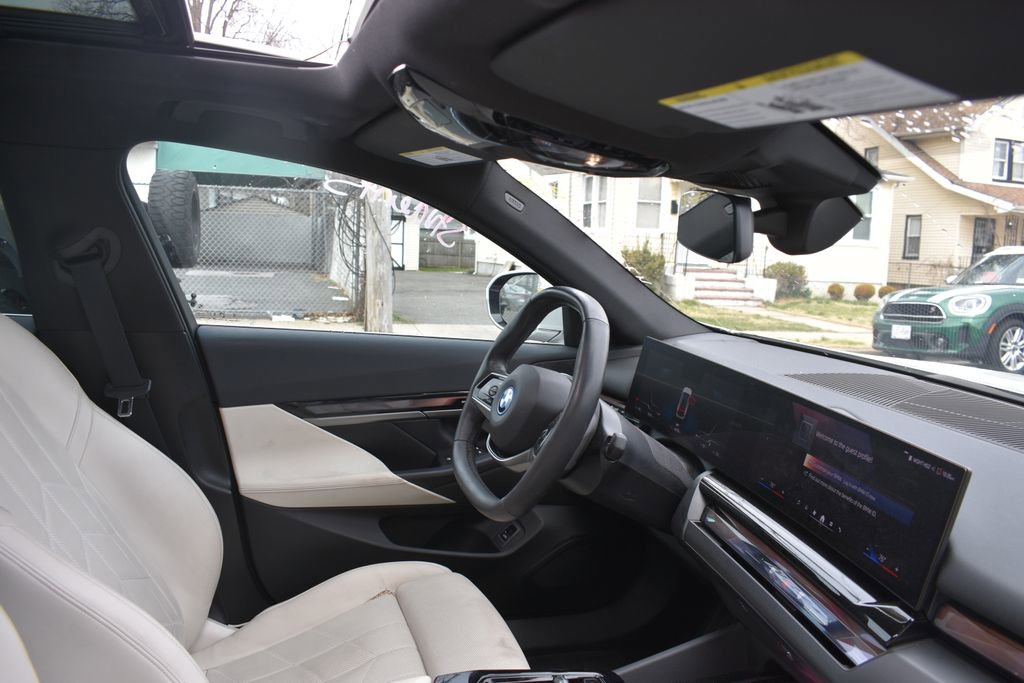 Used 2024 BMW i5 eDrive40i image 21