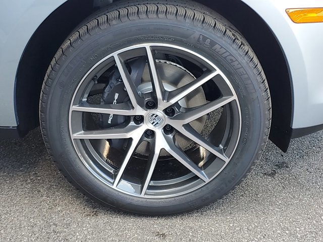 Used 2025 Porsche Macan image 11