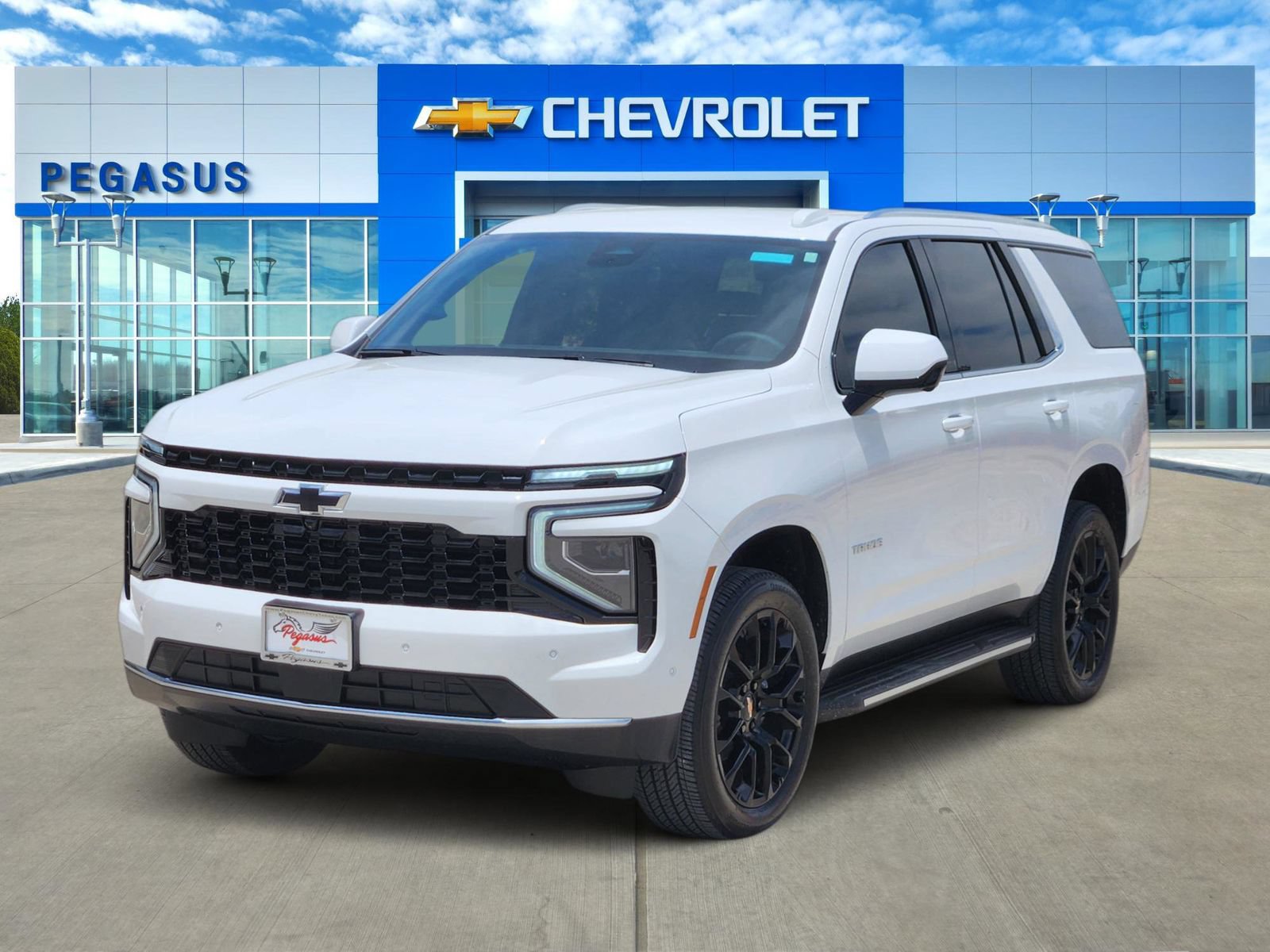 Used 2025 Chevrolet Tahoe LS RWD image 2