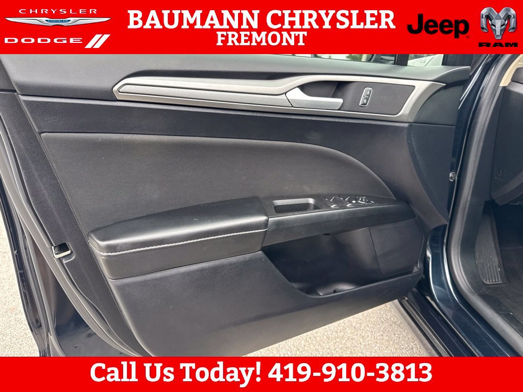 Used 2020 Ford Fusion SE AWD/4WD image 14