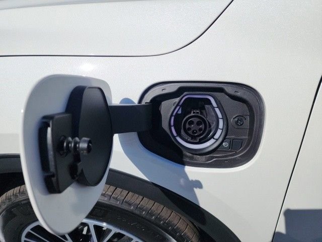 New 2025 Ford Escape SE image 9