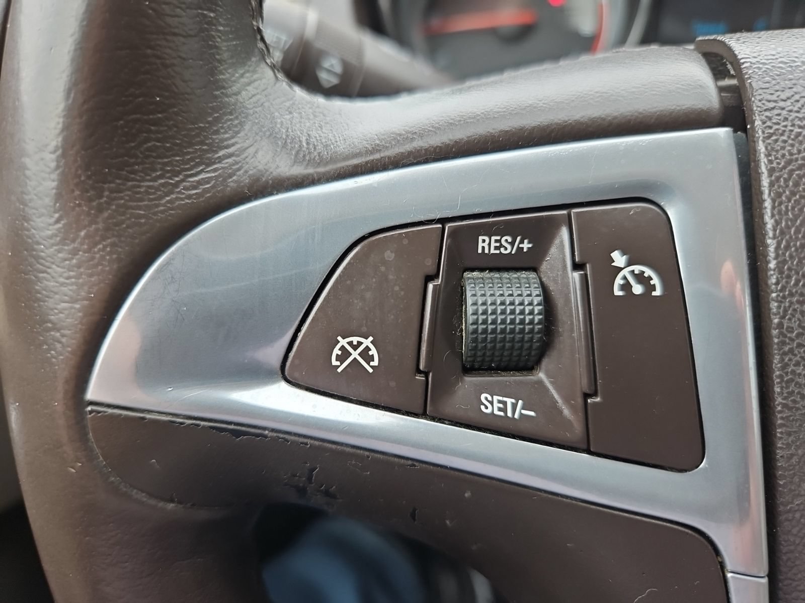 Used 2012 Buick Regal Leather FWD image 29