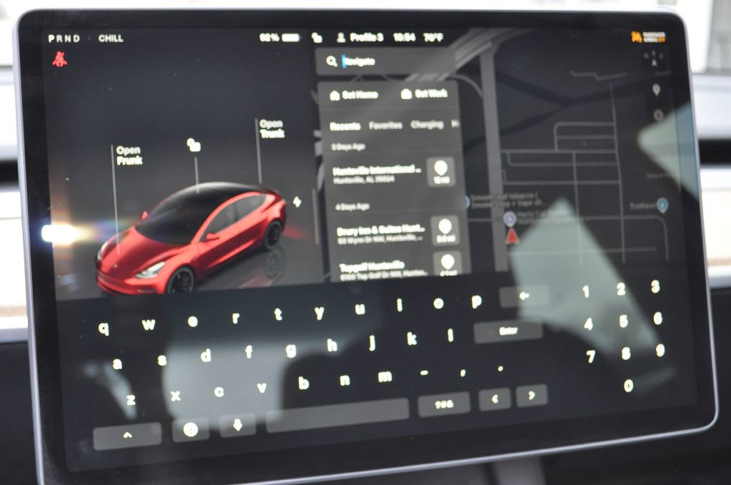 Used 2022 Tesla Model 3 Performance image 12