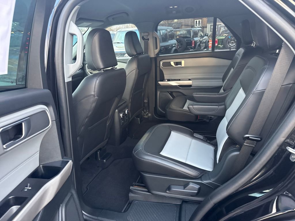 Used 2023 Ford Explorer XLT w/ Equipment Group 202A image 17