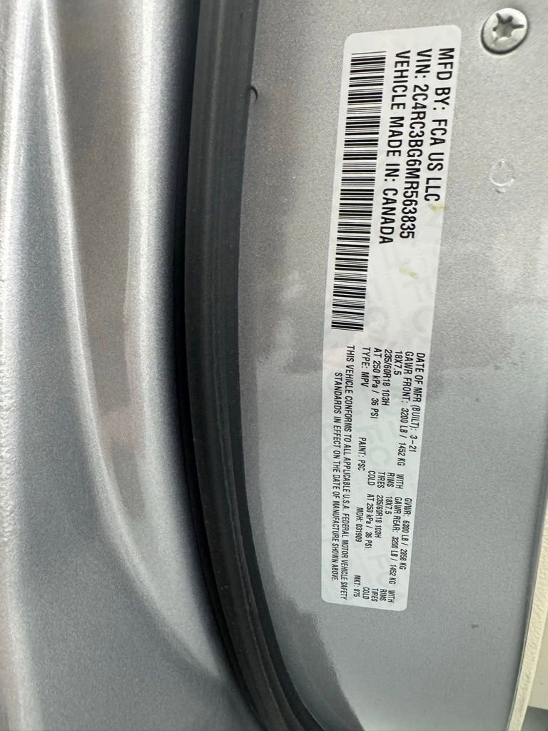 Used 2021 Chrysler Pacifica Touring-L w/ Uconnect Theater Family Group AWD/4WD image 9