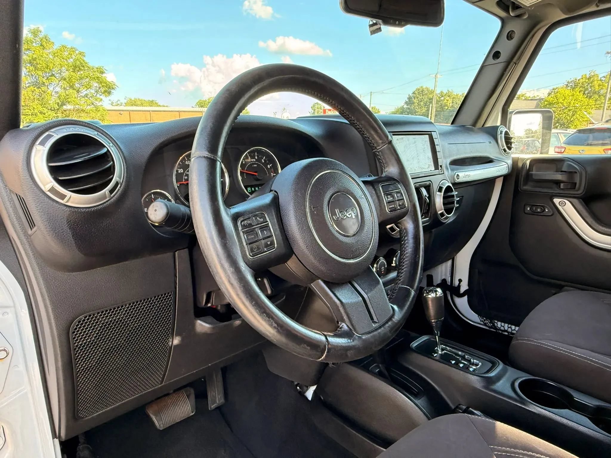 Used 2015 Jeep Wrangler Unlimited Sahara w/ Connectivity Group AWD/4WD image 11