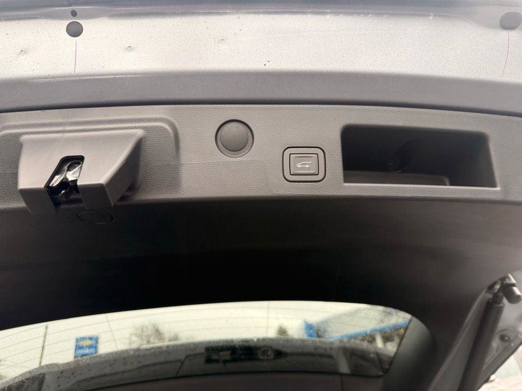 New 2026 Chevrolet Equinox LT w/ Convenience Package II image 16