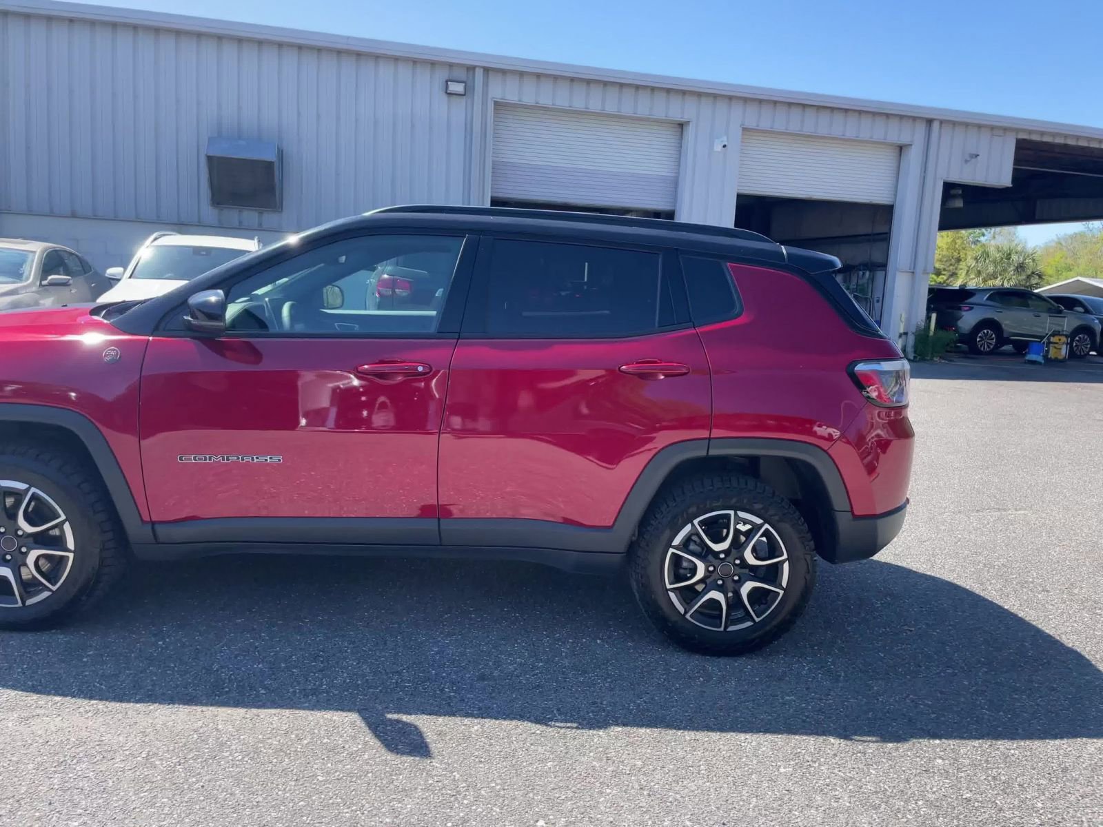 Used 2025 Jeep Compass Trailhawk AWD/4WD image 8