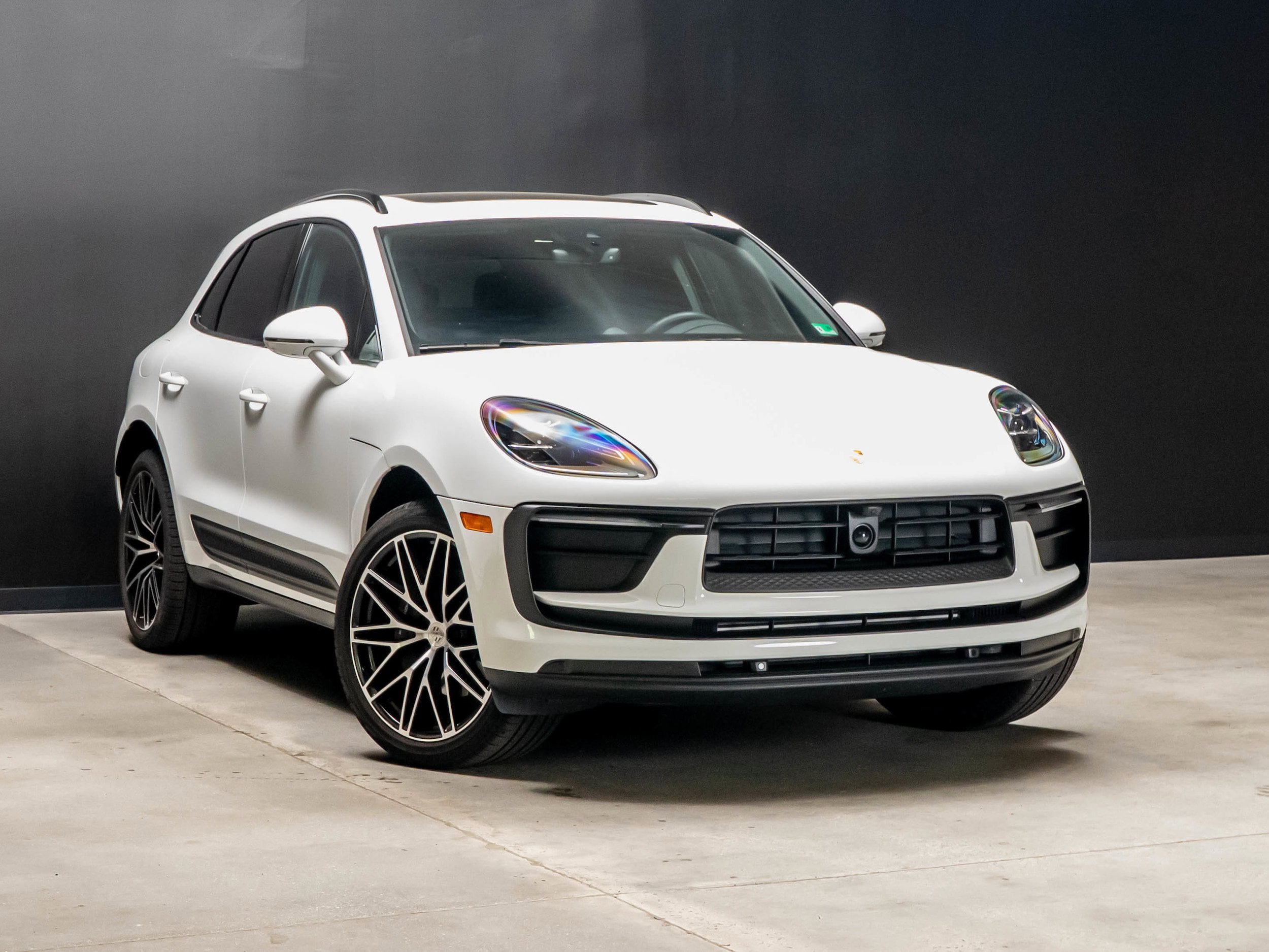 Certified 2026 Porsche Macan AWD/4WD image 9