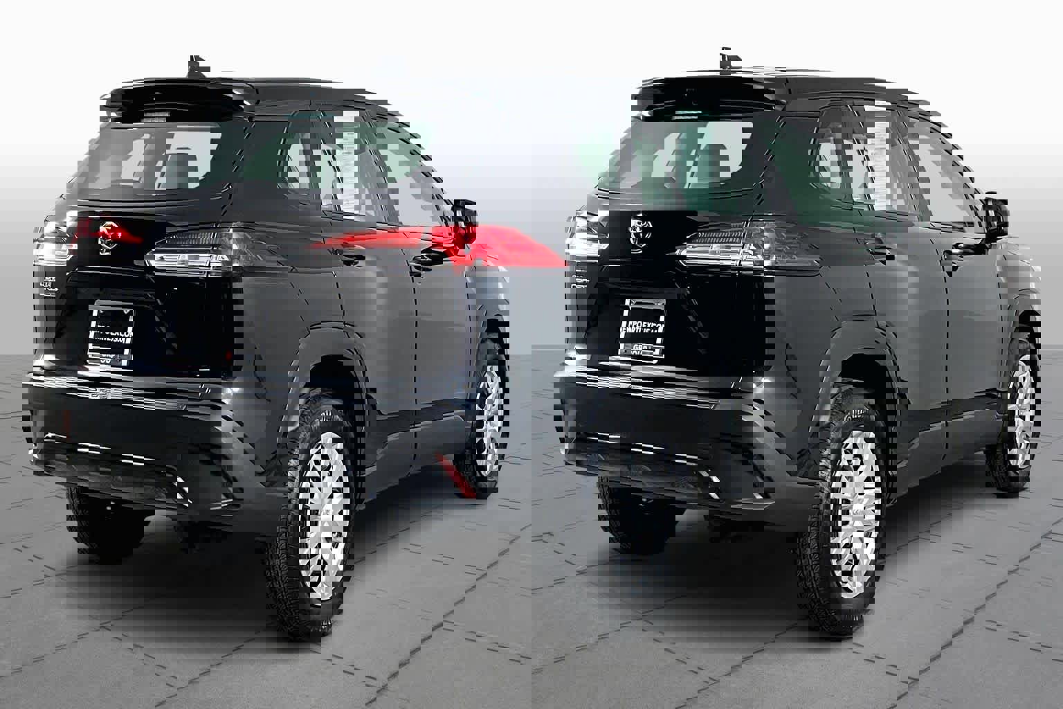 Used 2025 Toyota Corolla Cross L image 12