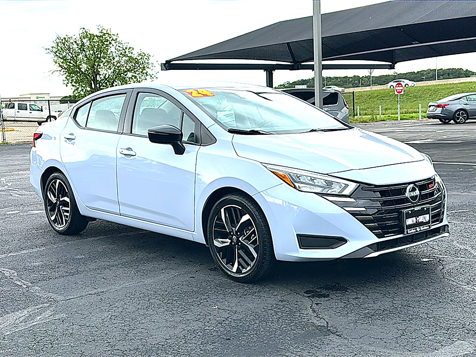 Used 2024 Nissan Versa SR FWD image 10