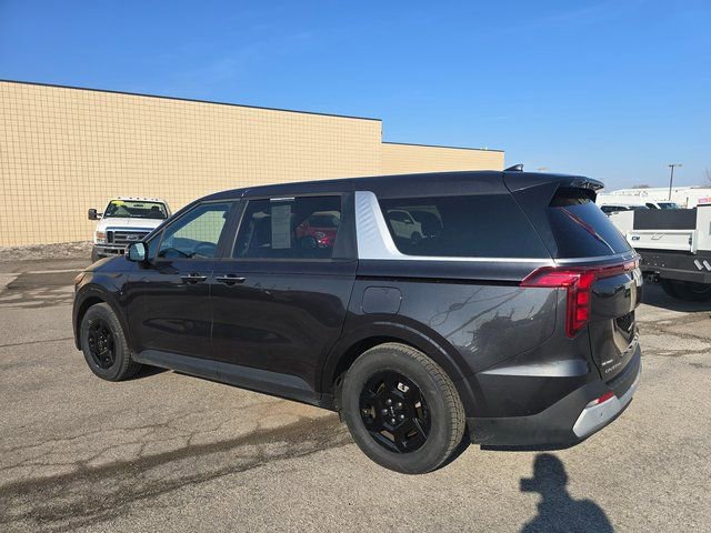 Used 2025 Kia Carnival image 8