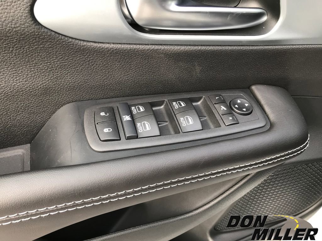 New 2026 Chrysler Pacifica Limited image 12