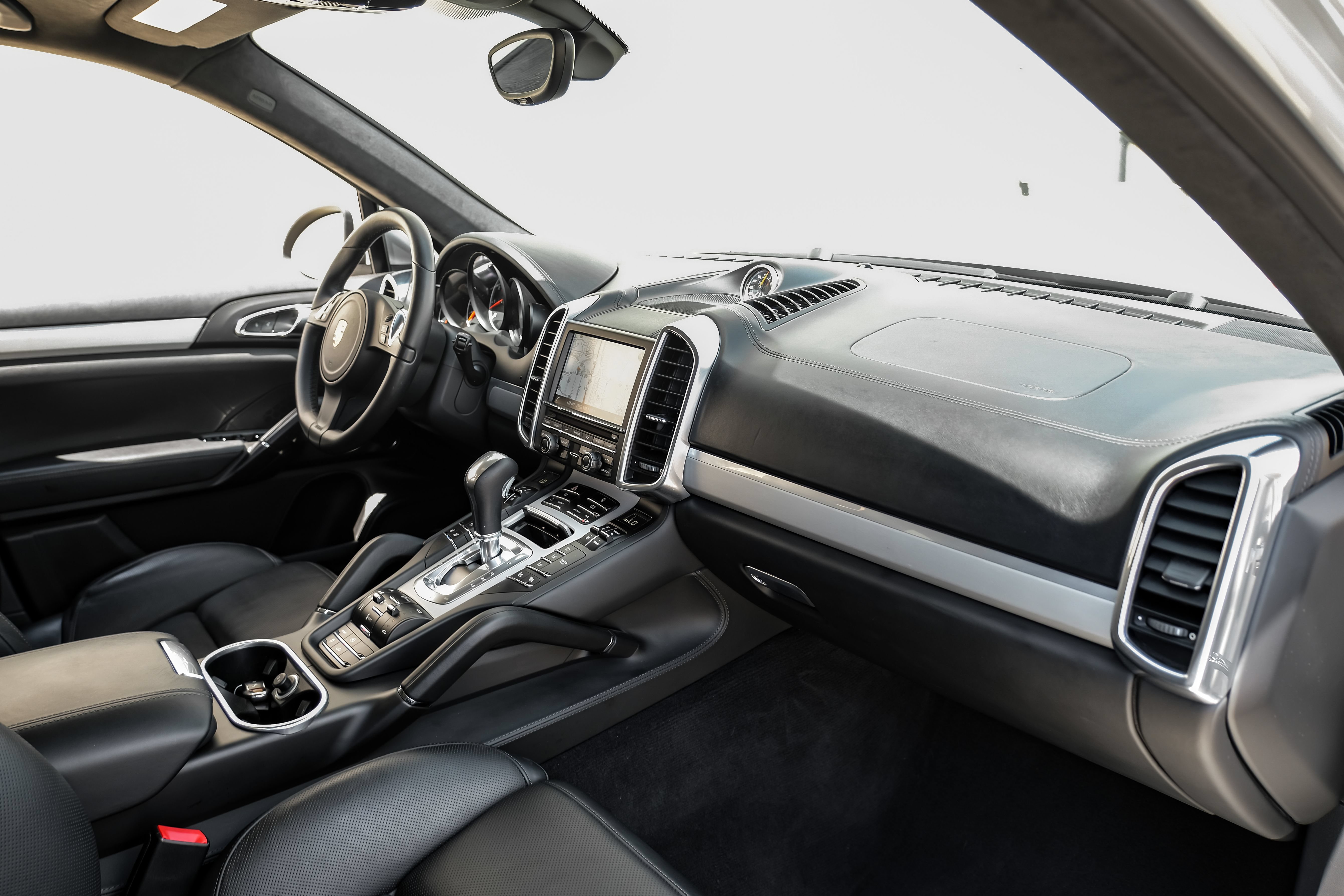 Used 2013 Porsche Cayenne Turbo AWD/4WD image 12