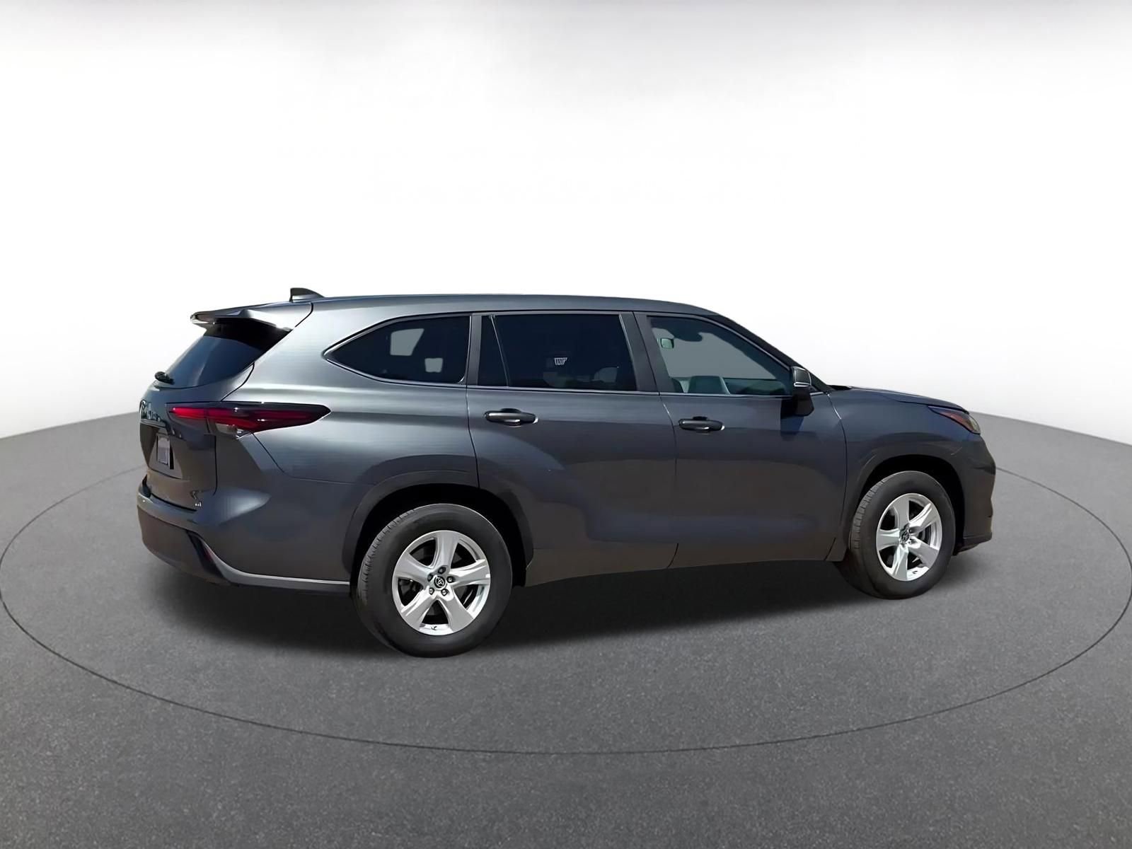 Used 2025 Toyota Highlander LE image 15