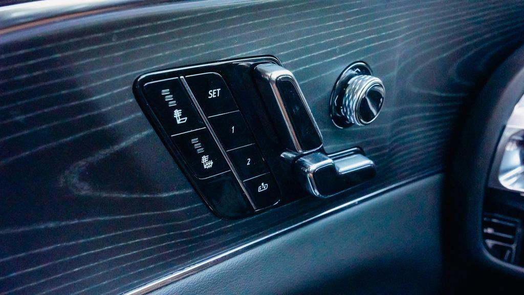Certified 2024 Cadillac Lyriq Luxury RWD image 16