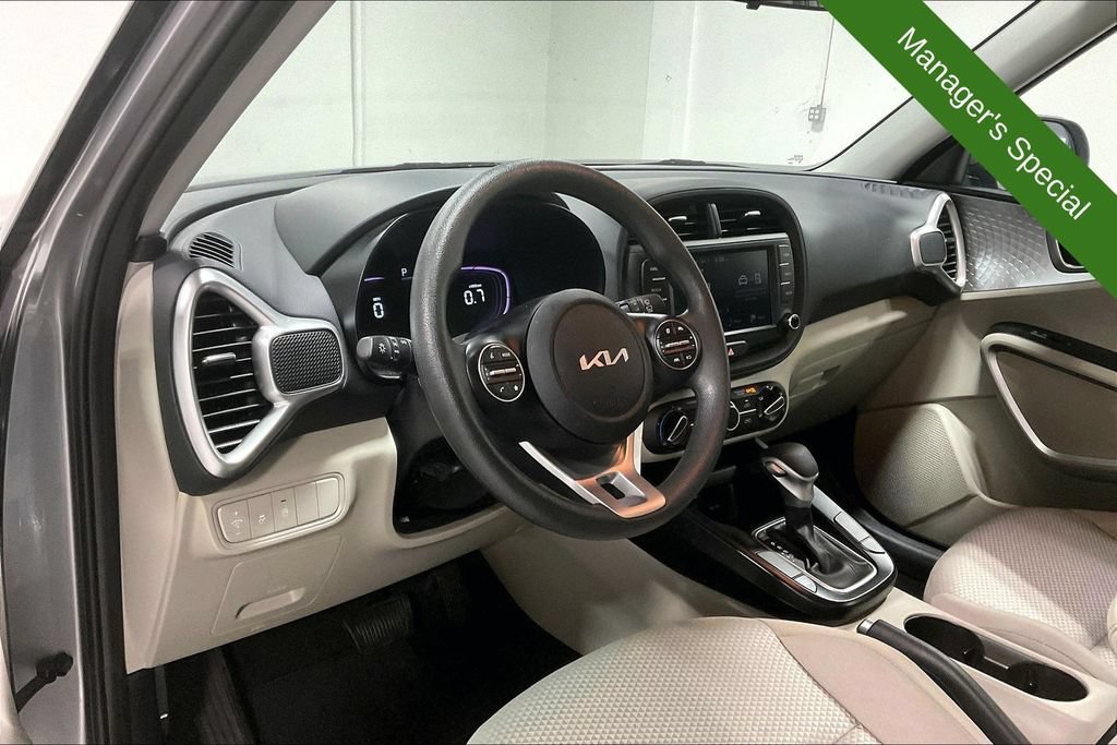 Used 2025 Kia Soul LX w/ LX Technology Package FWD image 16