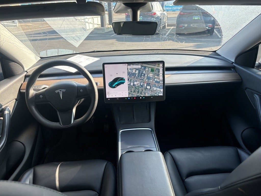 Used 2021 Tesla Model Y Long Range image 11