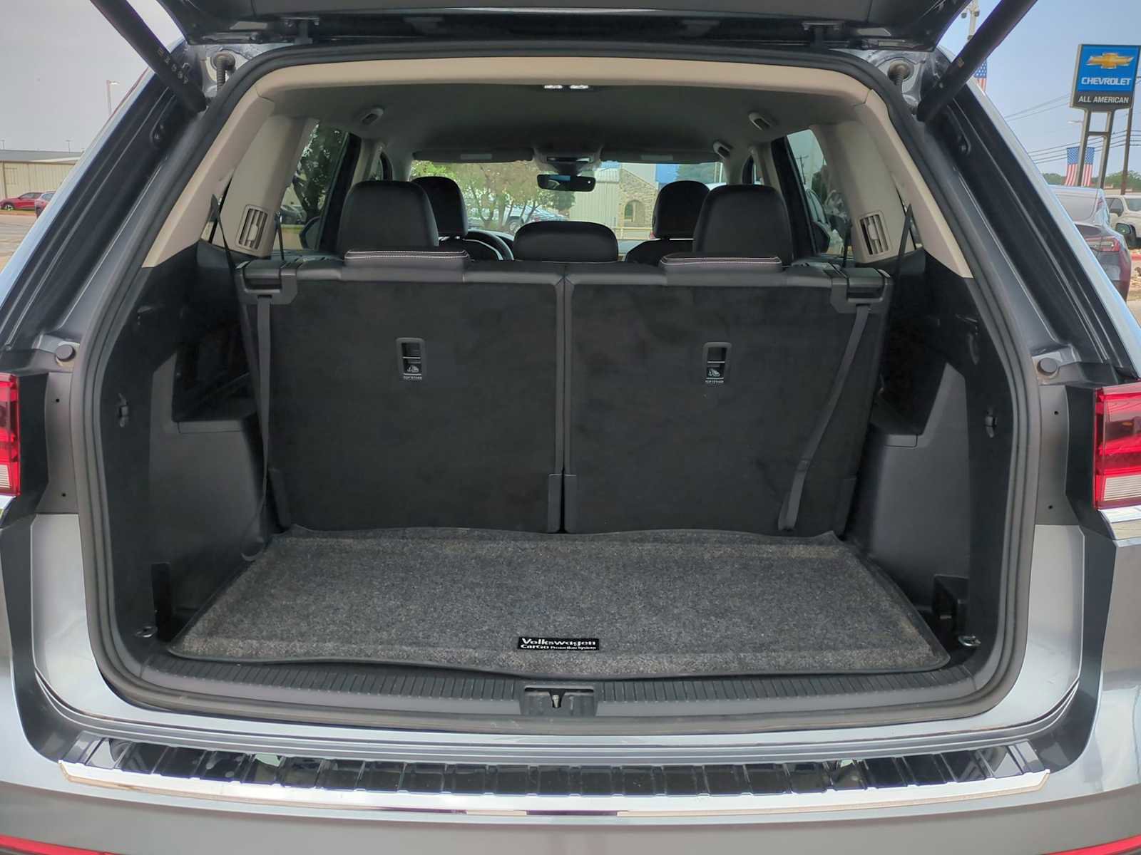Used 2024 Volkswagen Atlas SE w/ Black Wheel Package FWD image 25