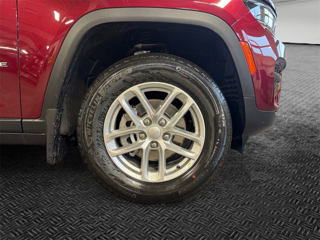 New 2025 Jeep Grand Cherokee 4WD image 11