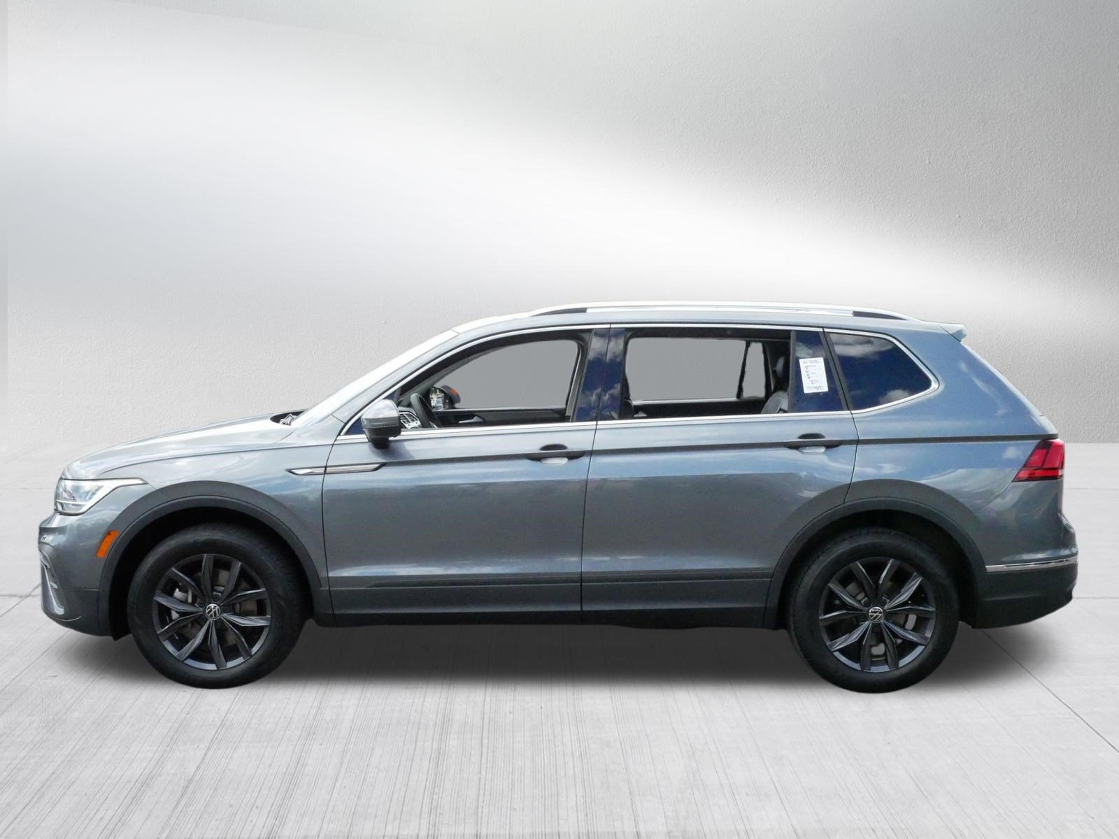 Certified 2023 Volkswagen Tiguan SE w/ Panoramic Sunroof Package AWD/4WD image 4
