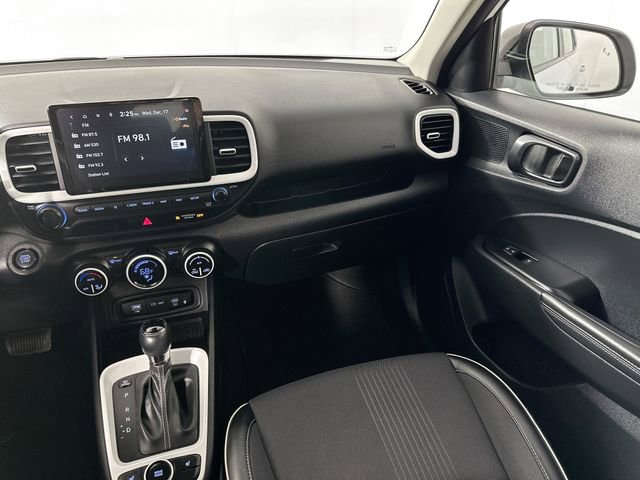 Used 2023 Hyundai Venue Limited image 27