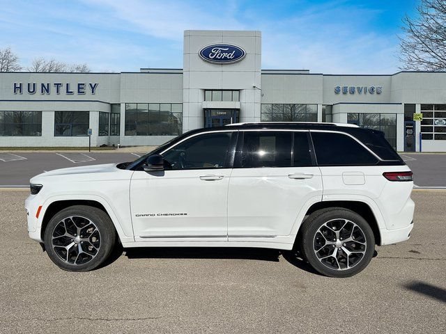 Used 2022 Jeep Grand Cherokee Summit AWD/4WD image 7
