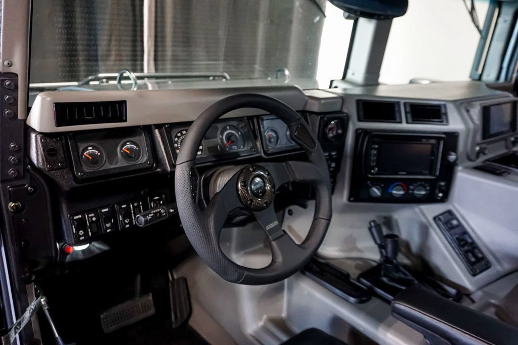 Used 2003 HUMMER H1 4-Door Wagon AWD/4WD image 10