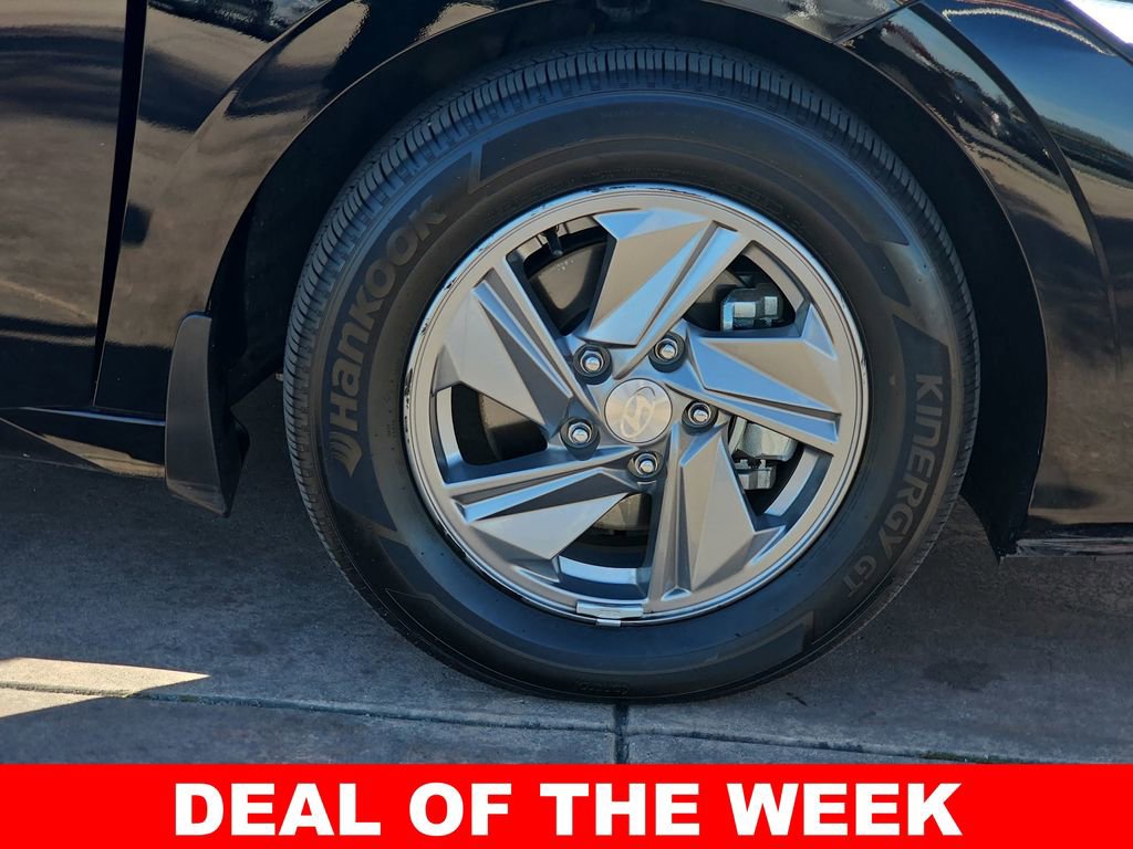 Used 2025 Hyundai Elantra SE image 38