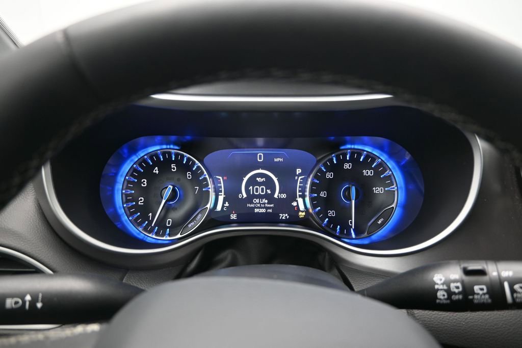 Used 2025 Chrysler Pacifica Select FWD image 19