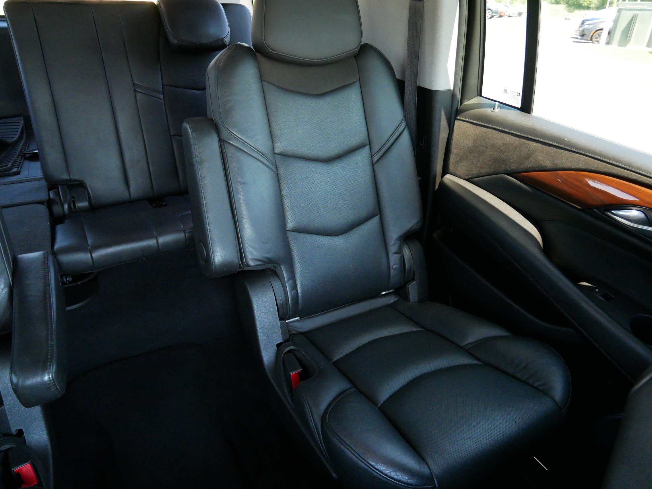 Used 2019 Cadillac Escalade ESV Premium Luxury AWD/4WD image 14