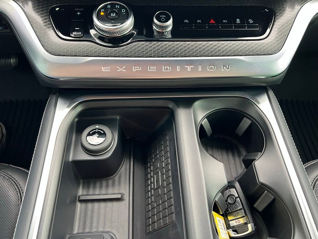 Used 2025 Ford Expedition Platinum w/ Stealth Performance Package image 31