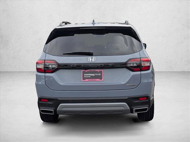 New 2025 Honda Pilot Touring image 7