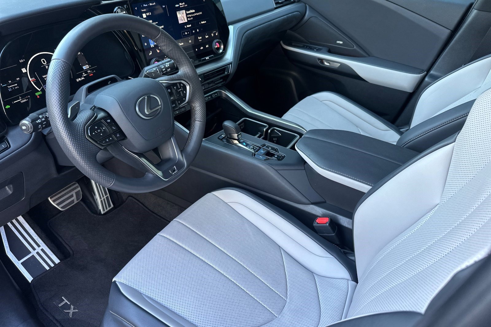 Used 2025 Lexus TX 500h 500h F SPORT Premium w/ Technology Package image 11