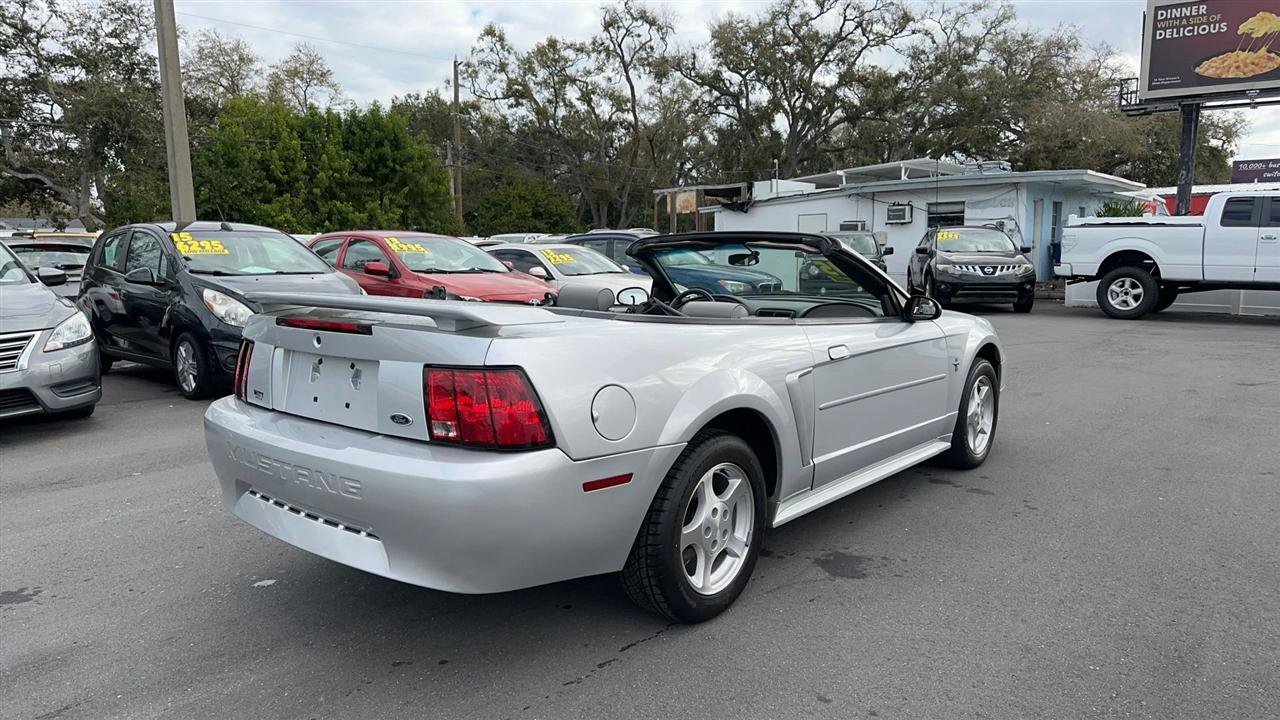 Used 2003 Ford Mustang Convertible image 9