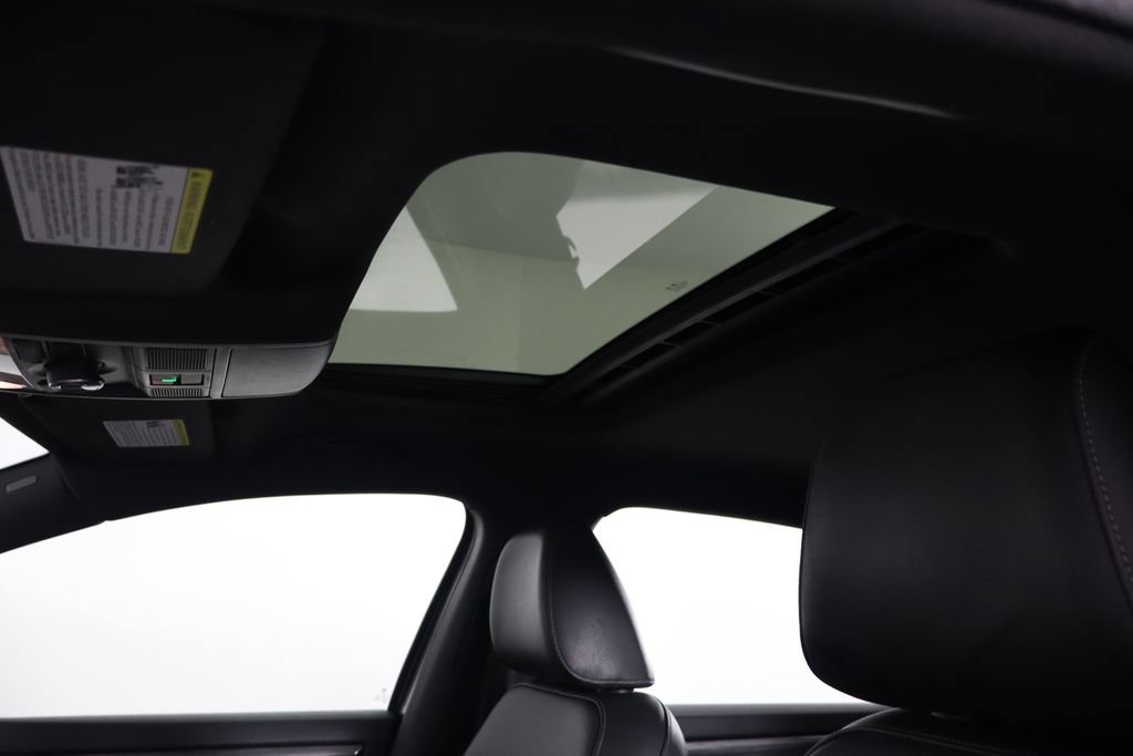 Used 2022 Volkswagen Passat 2.0T R-Line image 27