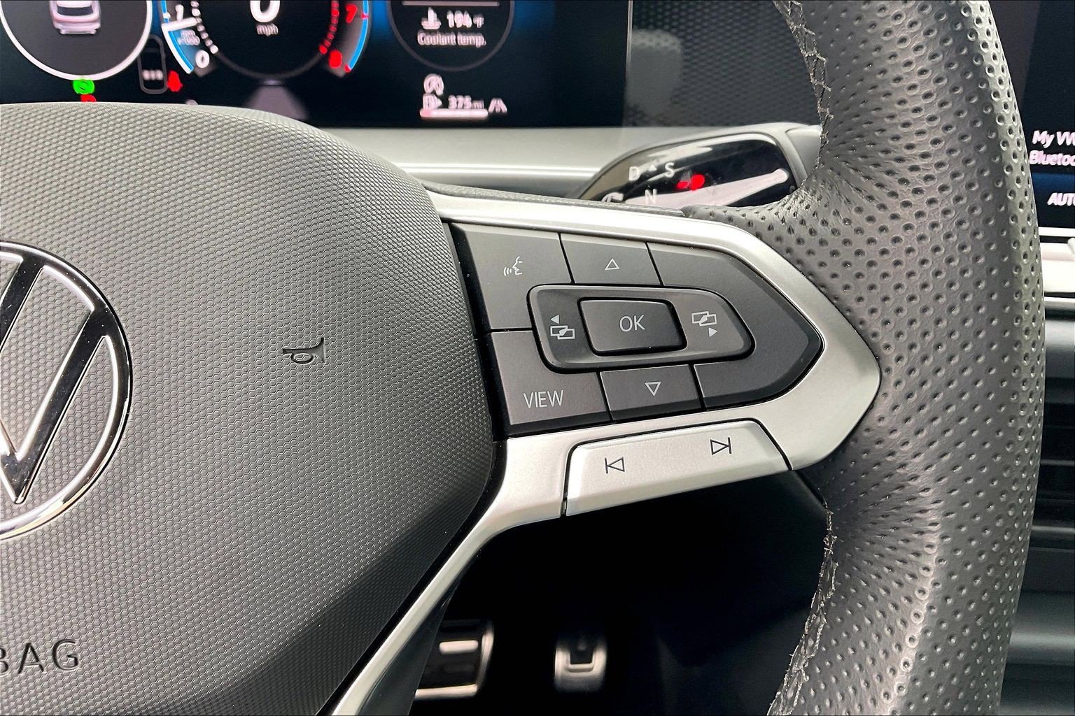 Certified 2025 Volkswagen Tiguan SE R-Line AWD/4WD image 19
